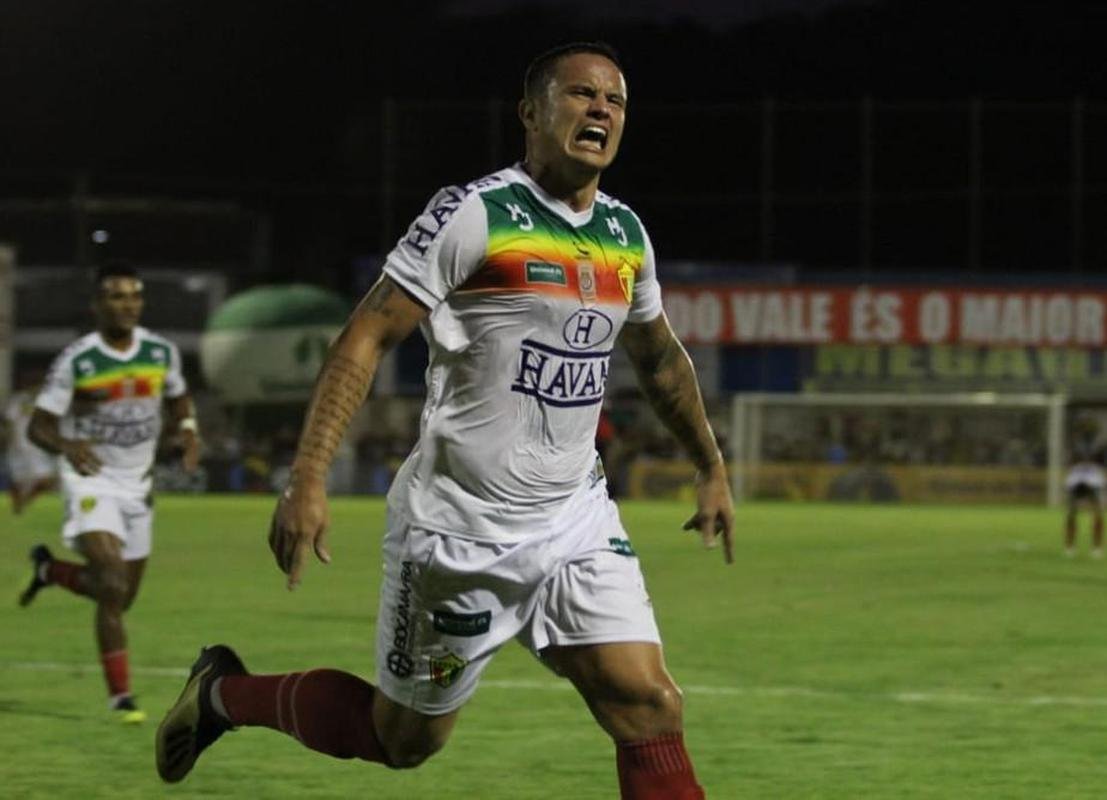 Edu (atacante) - na nica vez em que jogou a Srie B, foi o artilheiro pelo Brusque, com 17 gols em 33 jogos.