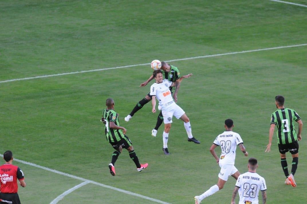 Fotos do clssico entre Amrica e Atltico, no Independncia, em Belo Horizonte, pela 10 rodada do Campeonato Mineiro. Jogo marcou o retorno dos dois rivais ao futebol em plena pandemia do novo coronavrus (Juarez Rodrigues/EM/DAPress)