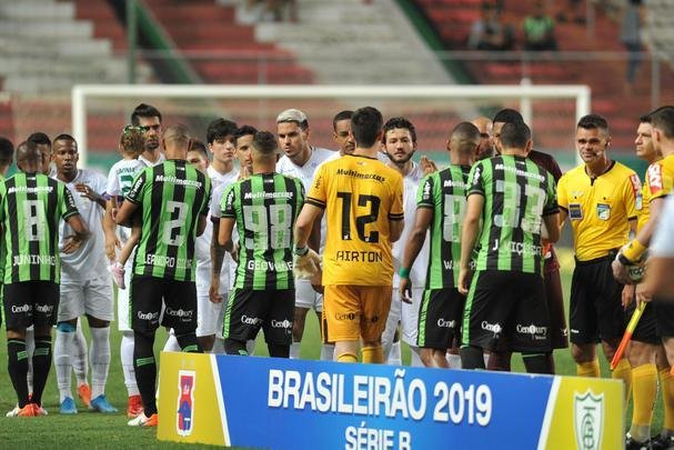 Amrica e Paran Clube se enfrentam pela 33 rodada da Srie B, no Horto