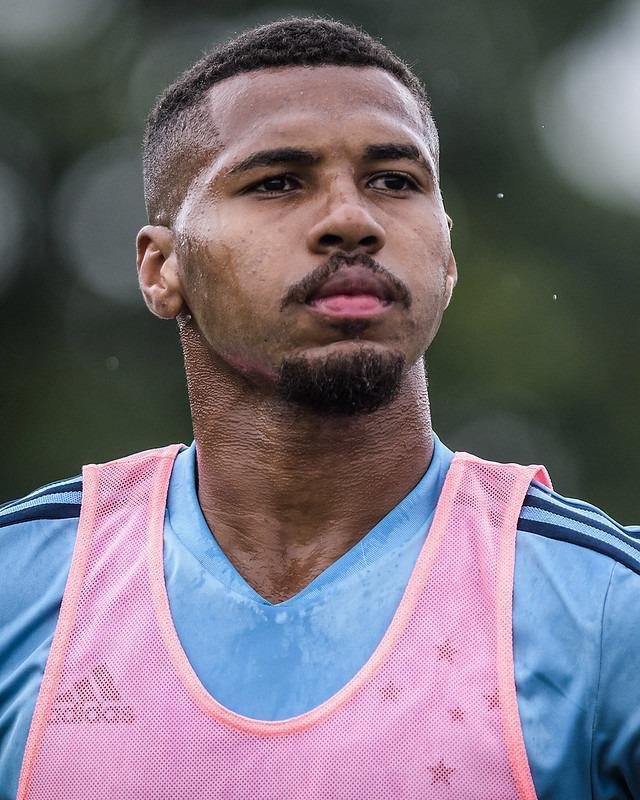 Wesley, atacante pela direita (50% dos votos)