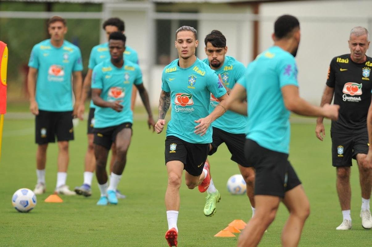 Seleo Brasileira concluiu na Toca da Raposa II, CT do Cruzeiro, em BH, a preparao para enfrentar o Paraguai no Mineiro pelas Eliminatrias da Copa do Mundo do Catar