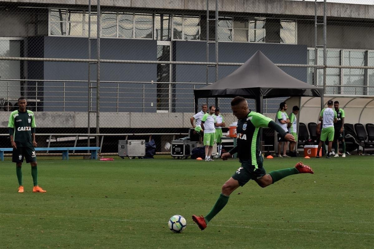 Treino do Amrica no CT do Grmio, em Porto Alegre, antes de 'deciso' contra o Inter pelo Brasileiro