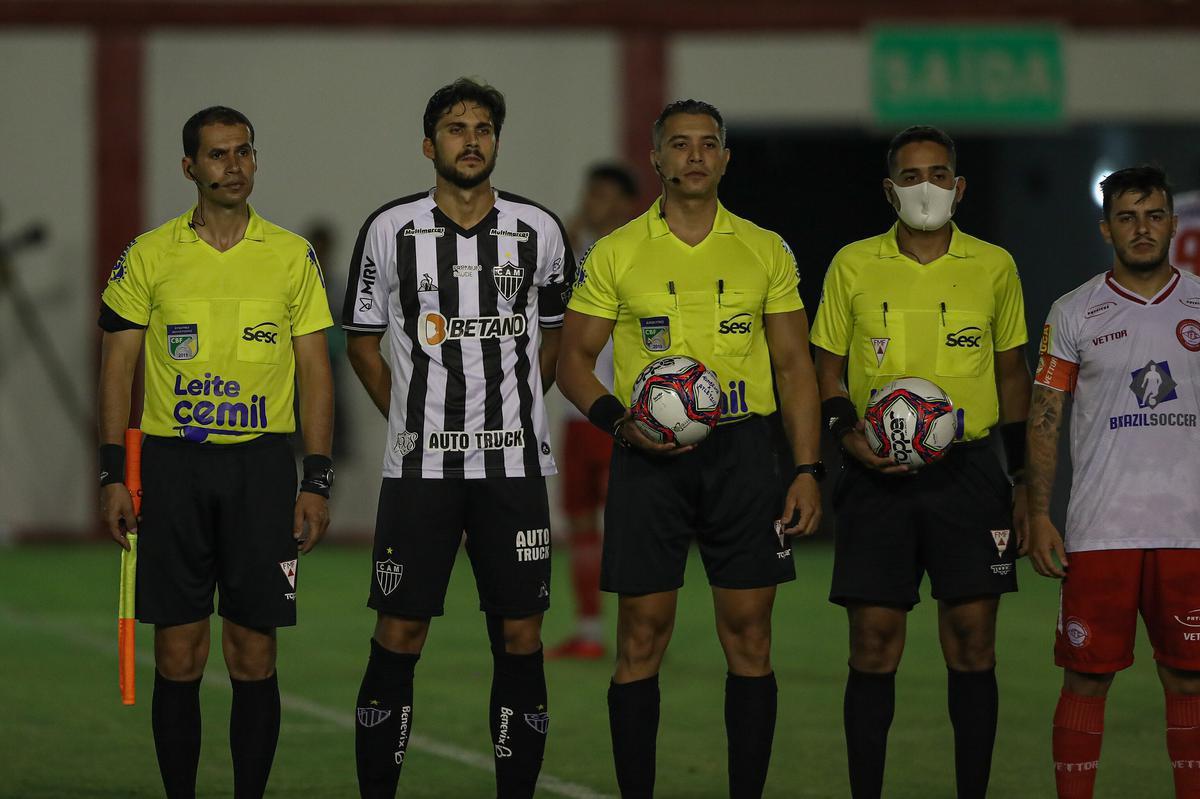 Tombense e Atlético se enfrentaram nesta quinta-feira (4), em partida válida pela 2ª rodada do Campeonato Mineiro. O confronto foi realizado no Estádio Antônio Guimarães de Almeida, em Tombos. No primeiro tempo, uma queda de energia paralisou a partida por cerca de 20 minutos.