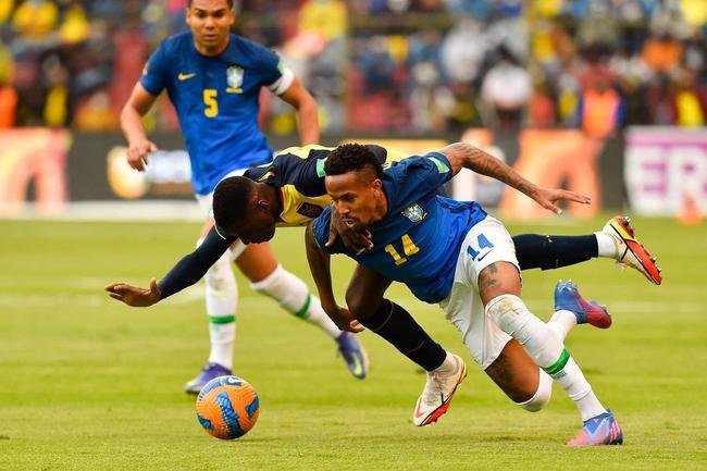 Brasil empatou com Equador em Quito, em jogo com arbitragem confusa 
