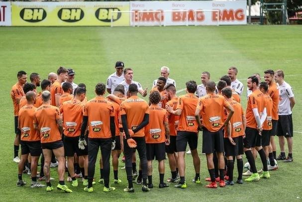 Com Sette Câmara em campo, Atlético se prepara para jogo contra o São Paulo