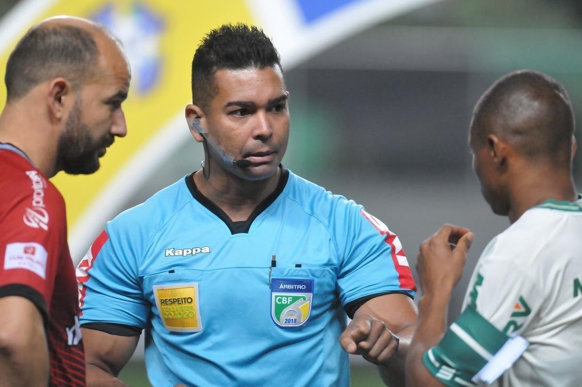 Fotos de Amrica x Brasil de Pelotas, no Independncia, pela 24 rodada da Srie B