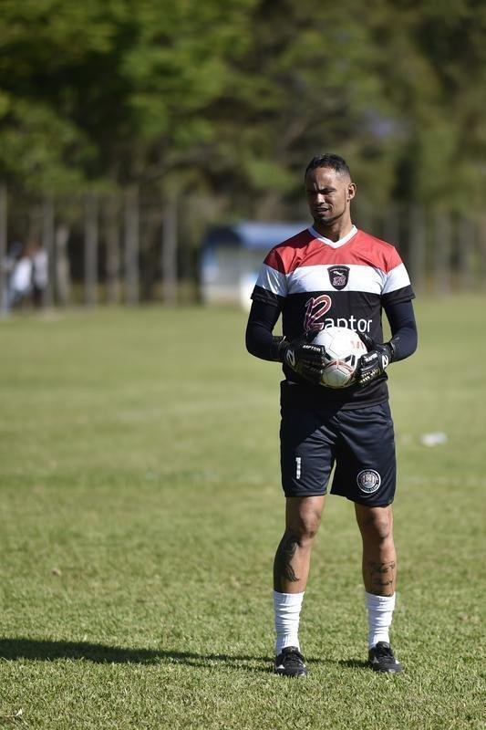 Goleiro Bruno foi apresentado neste sbado pelo Poos de Caldas