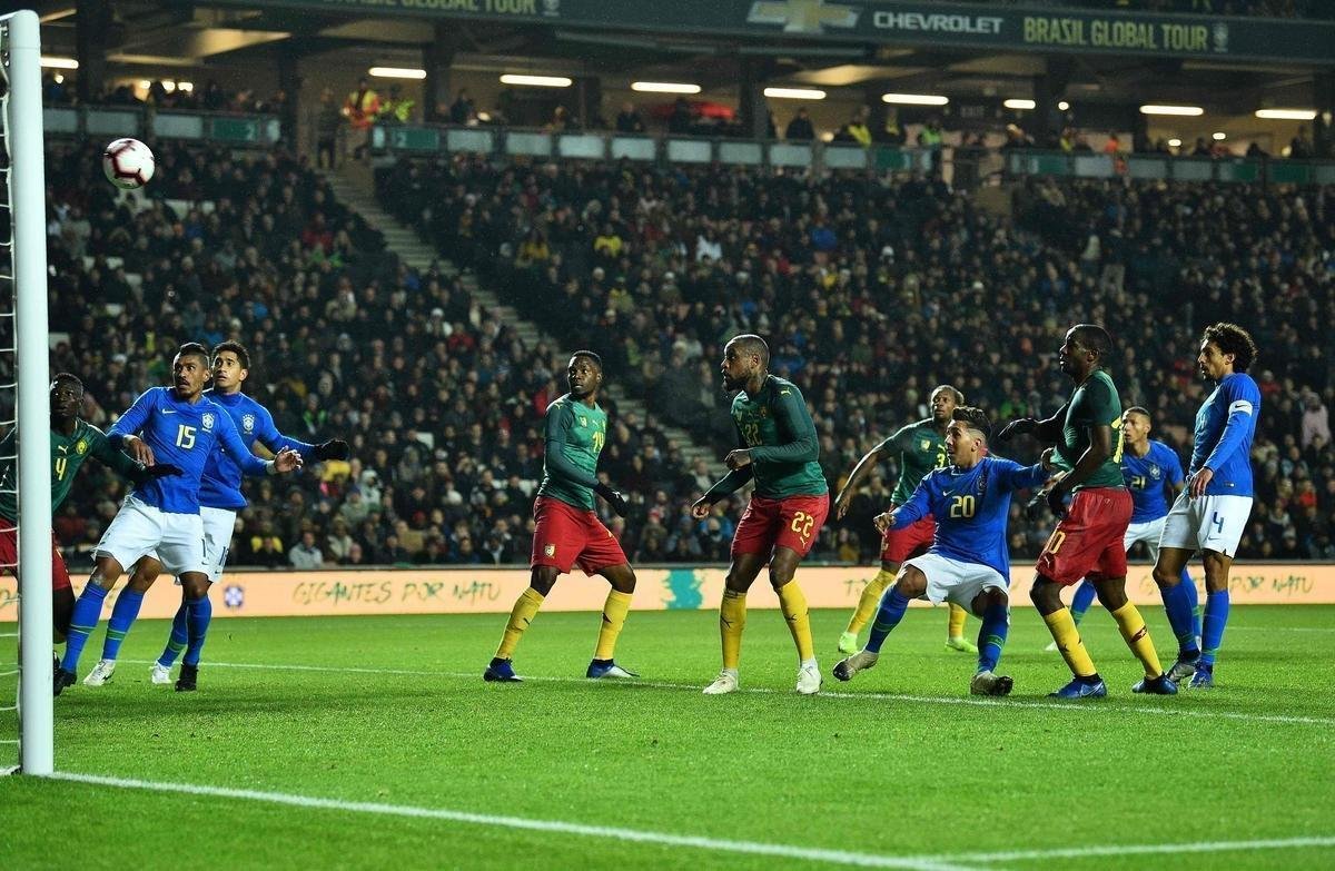 Seleo Brasileira realizou o ltimo jogo do ano de 2018 contra o Camares, em Milton Keynes, na Inglaterra