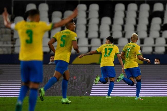 Brasil e Peru se enfrentaram no Estdio Nilton Santos, pelas semfinais da Copa Amrica 