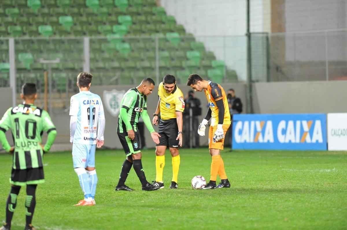 Amrica e Londrina se enfrentaram no Independncia, pela 18 rodada da Srie B do Brasileiro