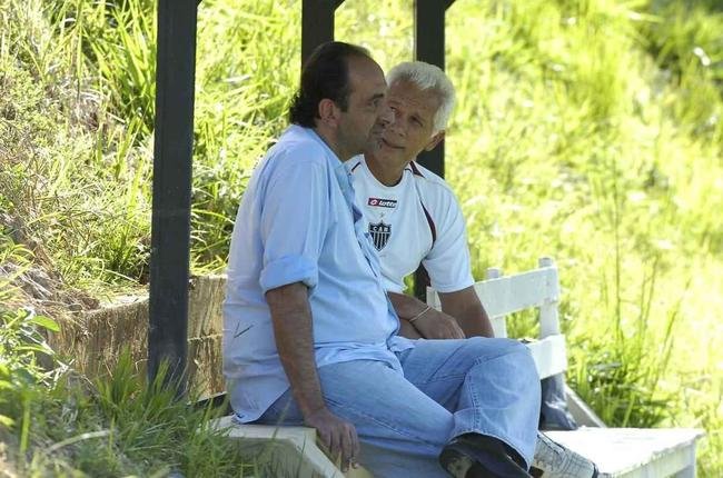 Terminado o Campeonato Brasileiro, uma das primeiras medidas foi a sada do tcnico Marcelo Oliveira e a contratao de Emerson Leo