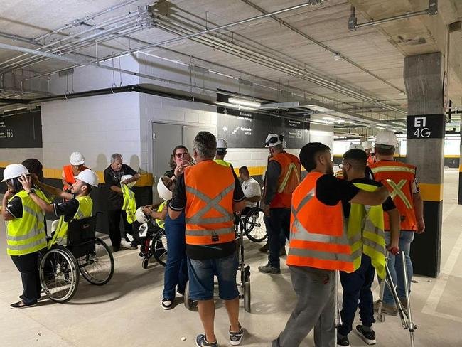 Fotos da visita feita por pessoas com deficincia na Arena MRV, nesta quinta-feira (9/2)
