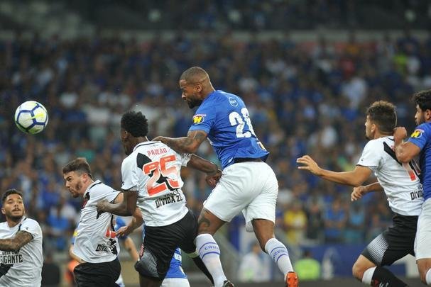 Fotos do primeiro tempo de Cruzeiro x Vasco, no Mineiro, pela 10 rodada do Campeonato Brasileiro