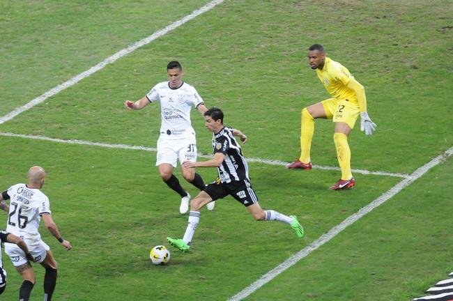 Atltico e Corinthians se enfrentaram no Mineiro, neste domingo (24), em jogo vlido pela 19 rodada da Srie A do Campeonato Brasileiro.