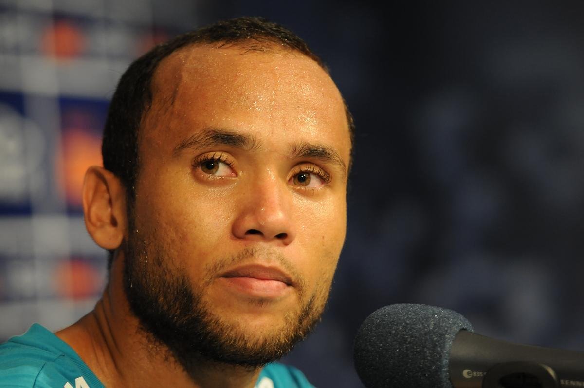 Ananias (atacante) - teve poucas oportunidades no Cruzeiro, pelo qual fez somente trs partidas. Para jogar com regularidade, foi emprestado trs vezes: Palmeiras, Sport e Chapecoense. Estabeleceu-se de vez no clube catarinense, pelo qual contabilizou 16 gols em 92 partidas. Em novembro de 2016, foi um dos 71 mortos no acidente areo da delegao da Chape que viajava  Colmbia para enfrentar o Atltico Nacional pela final da Copa Sul-Americana.