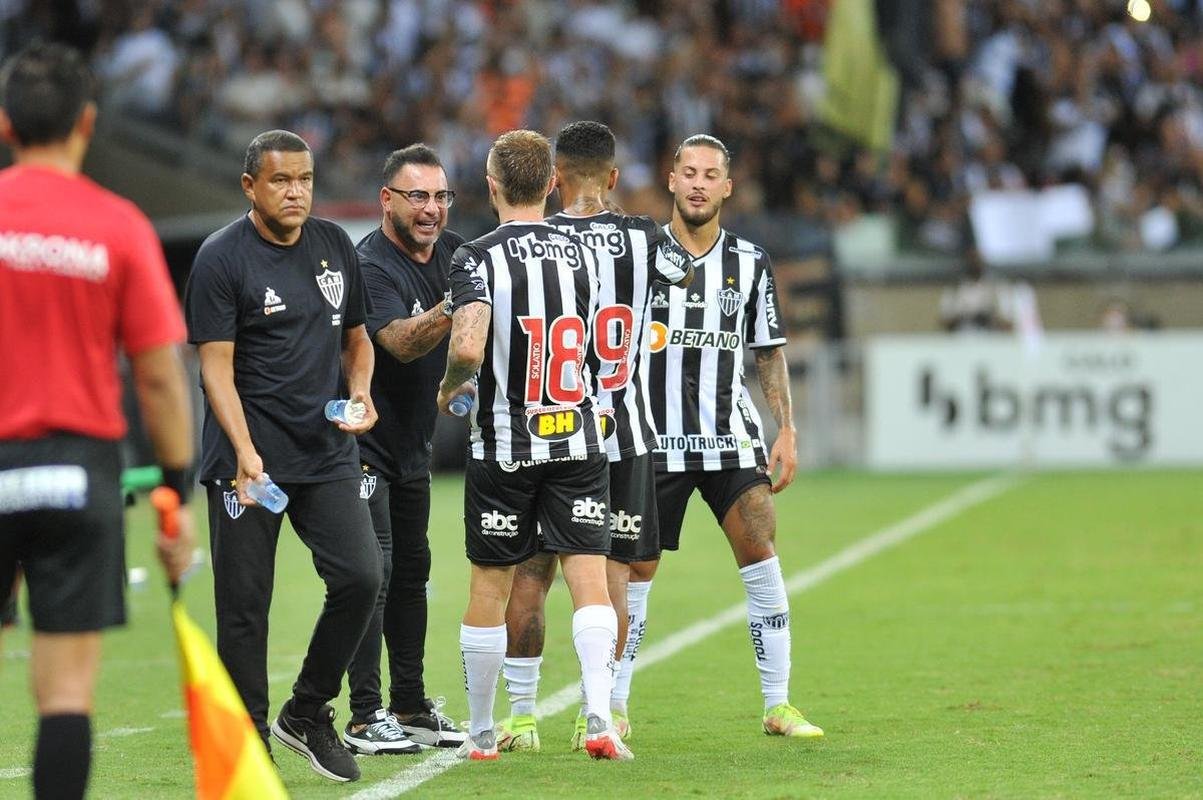 Sasha marcou o primeiro gol do Atltico sobre a Caldense, no Mineiro, na partida de volta da semifinal do Mineiro