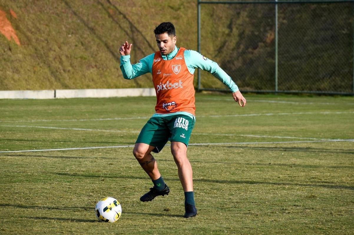 Henrique Almeida - 33 anos - atacante do Amrica