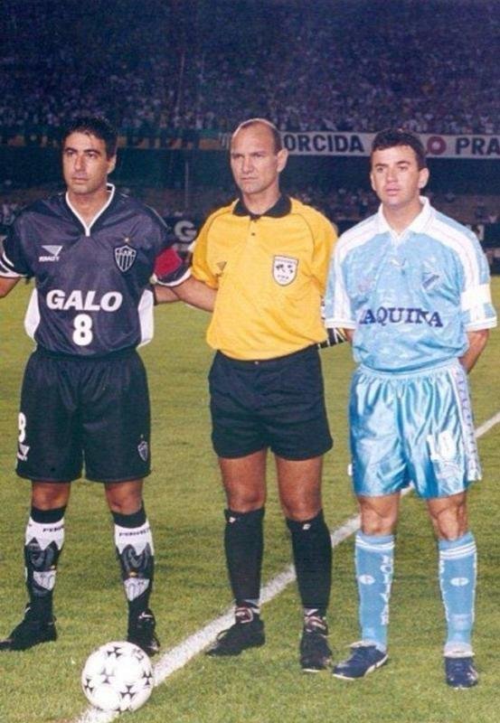 2000: 5 jogos - quatro vitrias e um empate