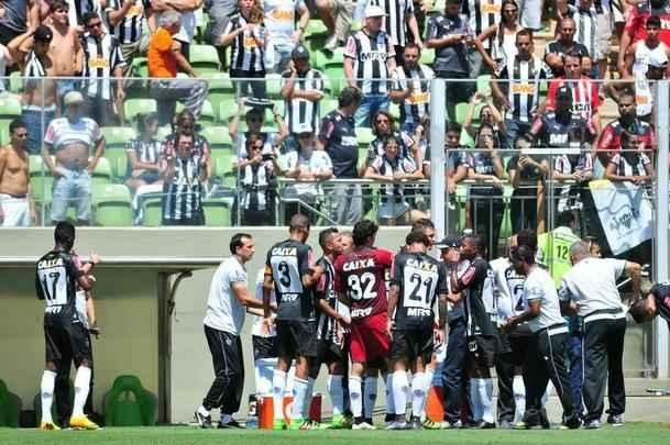 Imagens de lances do clssico mineiro realizado neste domingo, no Horto