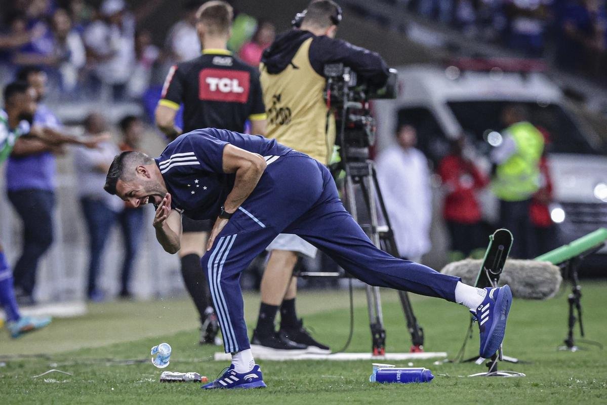 Em 2022, o Cruzeiro foi derrotado 13 vezes - quatro pelo Campeonato Mineiro, trs pela Copa do Brasil e seis pela Srie B do Campeonato Brasileiro.