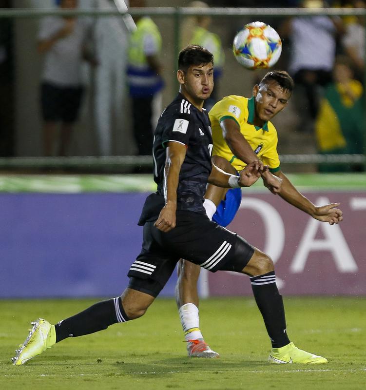 Brasil derrota Mxico de virada, com gols de Kaio Jorge e Lzaro, e conquista tetracampeonato do Mundial Sub-17. O time teve 100% de aproveitamento na campanha. Duelo foi no estdio Bezerro, no Gama-DF