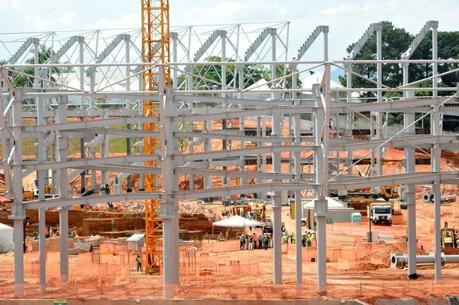Arena MRV completa um ano de obras neste 20 de abril de 2021. Veja como est� o andamento da constru��o do est�dio do Atl�tico, que tem previs�o de ficar pronto em outubro de 2022. Ser�o 46 mil lugares, 2.333 vagas de estacionamento, 40 bares e 80 camarotes. O empreendimento fica no bairro Calif�rnia, em Belo Horizonte. (Fotos de Gladyston Rodrigues/EM/D. A Press)