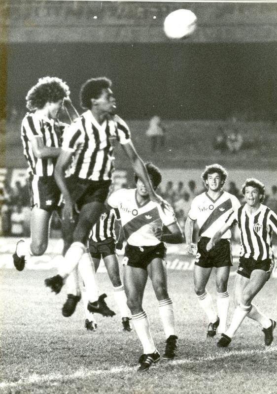 O ltimo confronto entre Atltico e River Plate aconteceu no Torneio de 20 anos do Mineiro. O Galo foi eliminado pelos argentinos nos pnaltis, aps empate por 1 a 1 no tempo normal. 
