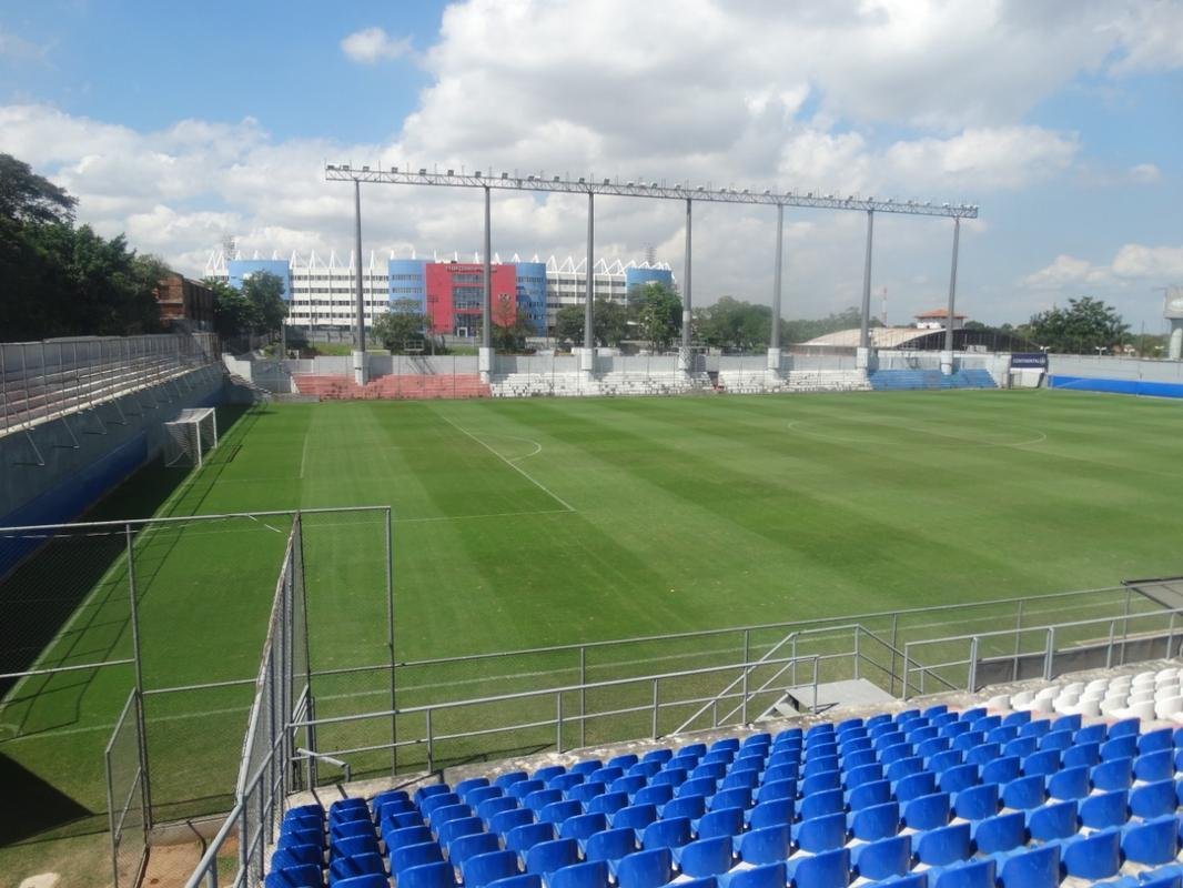 Vista do estdio do Cerro a partir do estdio do Nacional