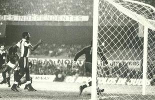 Cruzeiro derrotou o Alianza por 7 a 1 em homenagem a Roberto Batata