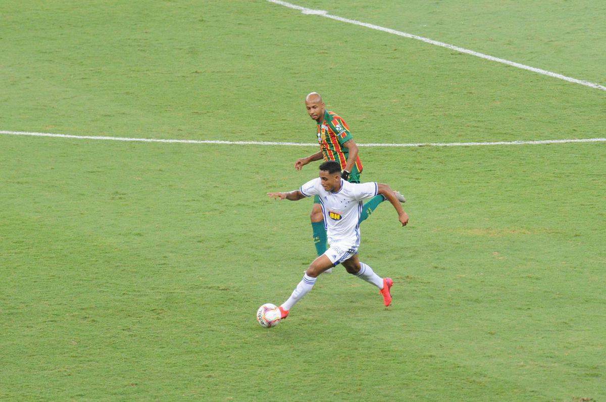 Fotos do duelo entre Cruzeiro e Sampaio Corra, no Mineiro, pela 14 rodada da Srie B do Campeonato Brasileiro