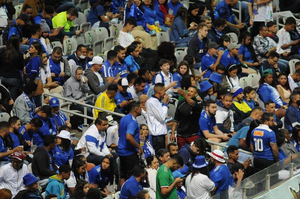 Fotos da torcida do Cruzeiro no Mineiro durante a partida contra o Sport, nesta tera-feira (28/6), pela 15 rodada da Srie B do Campeonato Brasileiro