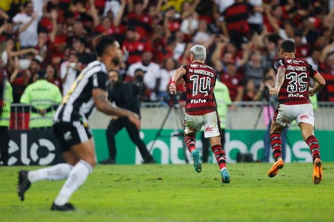 Arrascaeta abriu o placar para o Flamengo: 1 a 0
