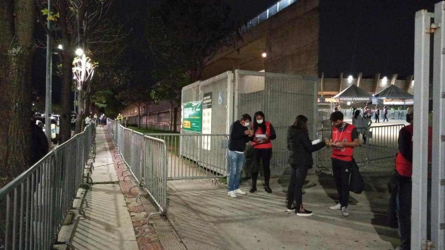 Torcida do Atltico movimenta ruas prximas ao Mineiro antes do jogo 