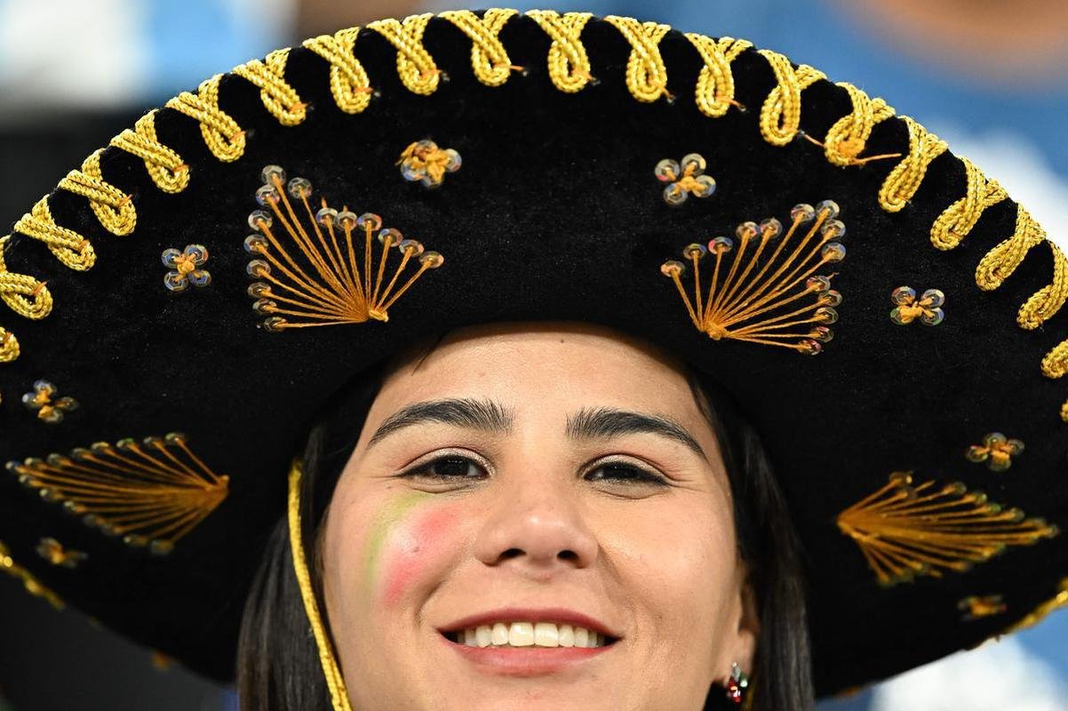 Imagens da torcida no jogo entre Mxico e Polnia pelo Grupo C da Copa do Mundo.