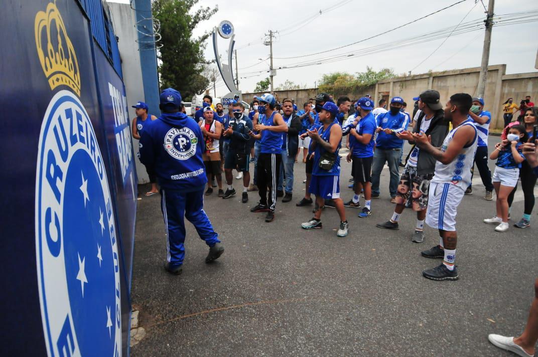 Torcedores cobraram empenho e querem melhores resultados em campo