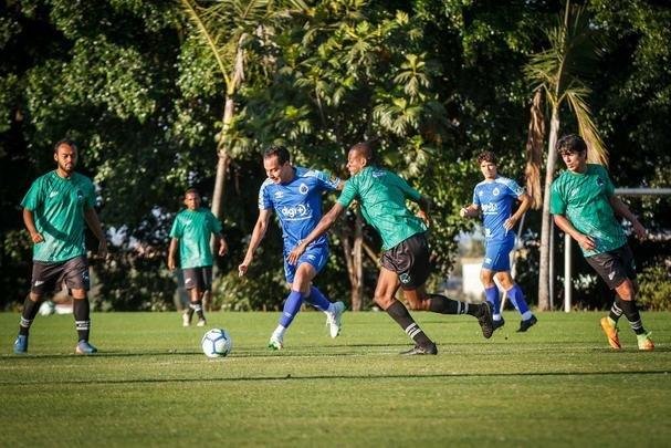 Fotos da vitria do Cruzeiro sobre o Inter de Minas por 2 a 0, neste sbado, na Toca da Raposa 2