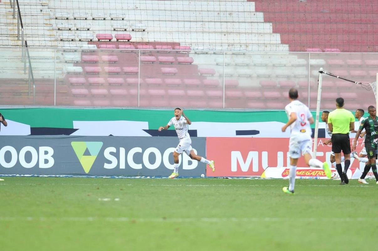Gols de Arana e Savarino deram a vitria ao Atltico no clssico contra o Amrica pela sexta rodada do Mineiro