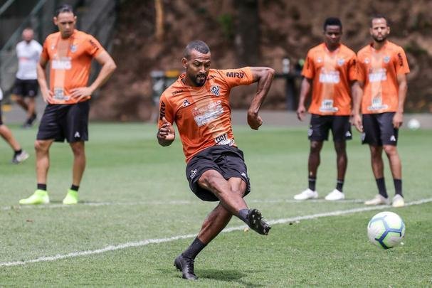 Com Sette Câmara em campo, Atlético se prepara para jogo contra o São Paulo
