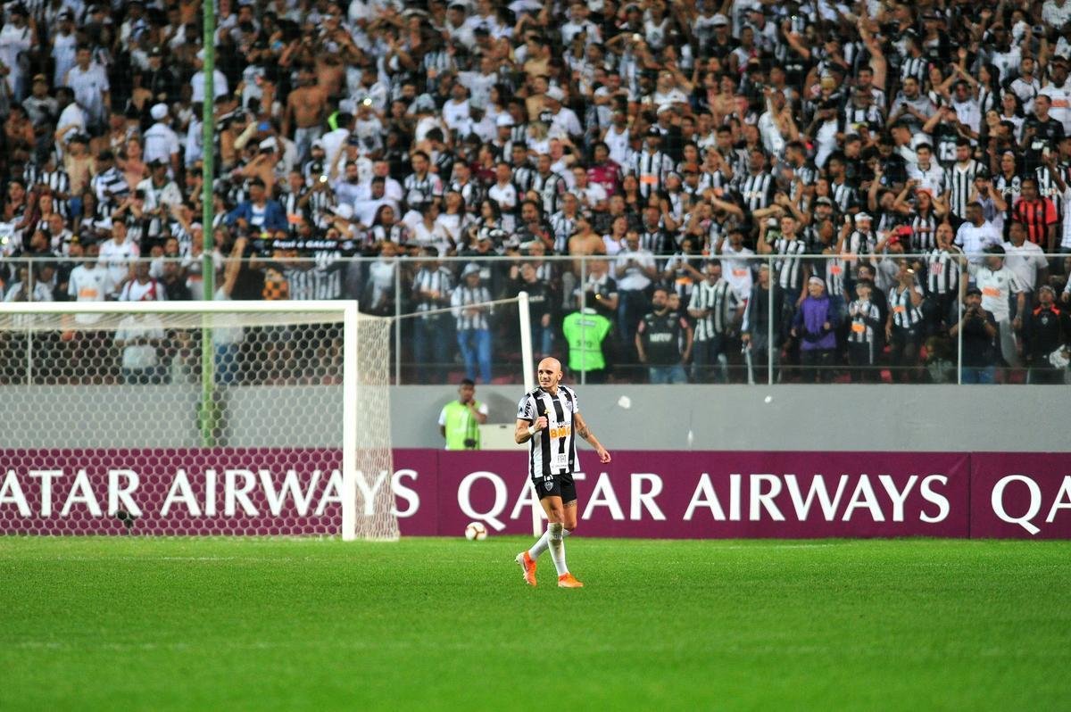 Galo deslanchou no segundo tempo com gols de Fbio Santos, de pnalti, e Vinicius