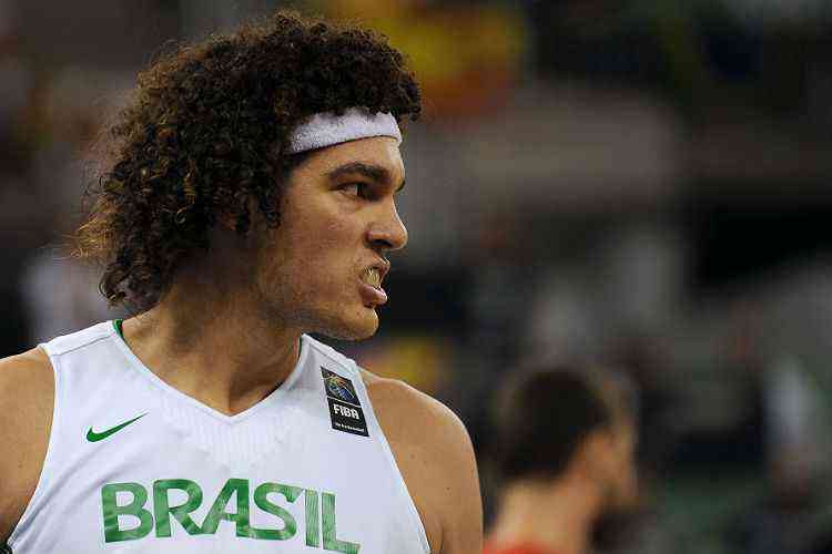 Com Varejão, novo treinador convoca seleção masculina de basquete