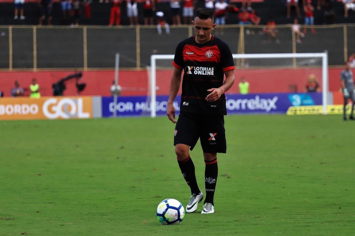 Vitória derrotou Atlético por 1 a 0, no Barradão, com gol de Léo Ceará