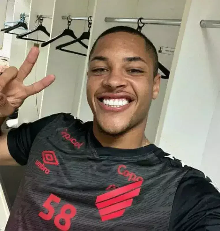 Athletico-PR contratou o jovem atacante Vitor Roque, que pertencia ao Cruzeiro