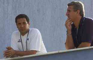 21/10/2002 O técnico de futebol do Cruzeiro, Vanderlei Luxemburgo, e o diretor de futebol, Eduardo Maluf, na Toca da Raposa II, em Belo Horizonte