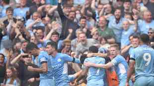 Manchester City vira sobre o Aston Villa e é campeão do Inglês pela 8ª vez