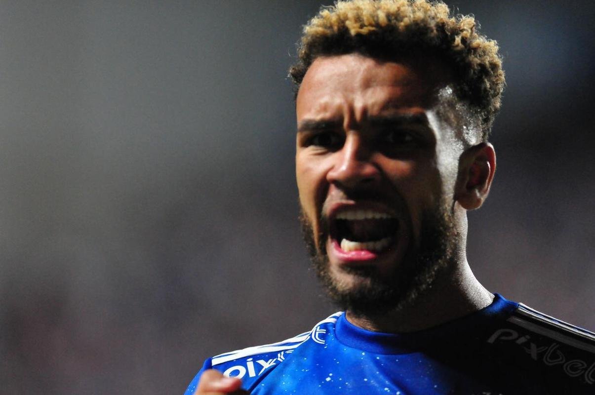 O Cruzeiro goleou o Nutico por 4 a 0 no Independncia, em Belo Horizonte, na 26 rodada da Srie B