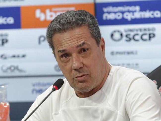 Luxemburgo sai em defesa dos veteranos do Corinthians