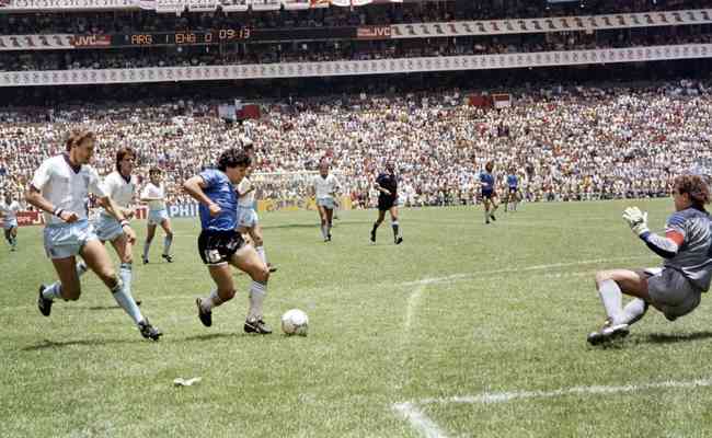 Gol histrico de Maradona sobre a Inglaterra completa 35 anos nesta quarta-feira