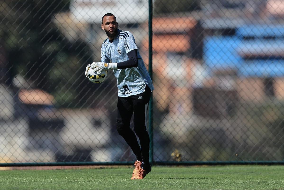 Nesta quinta-feira (28), o Atltico realizou o terceiro treino na Cidade do Galo aps o retorno de Cuca. Durante a atividade, o treinador conversou com o presidente do clube, Srgio Coelho.