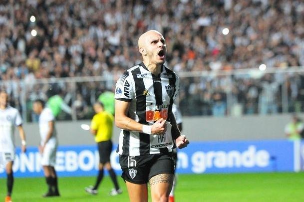 Atltico voltou forte na etapa final e abriu o placar em cobrana de pnalti com Fbio Santos: 1 a 0