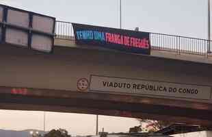 Faixas foram espalhadas pela cidade de Belo Horizonte